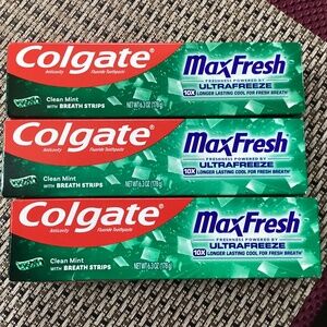 Colgate Max Fresh Toothpaste Clean Mint with Breath Strips Bundle 6.3 oz New